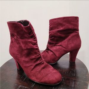 AEROSOLES good role burgundy scrunched ankle booties
